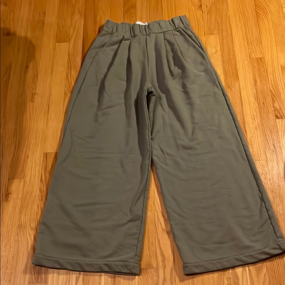 O la la…. Green Sweat Pants